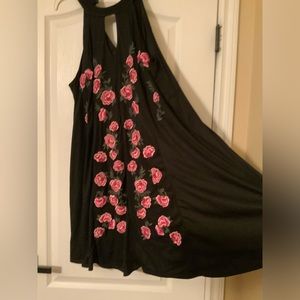 Torrid Gorgeous floral embroidered black dress size 1X.